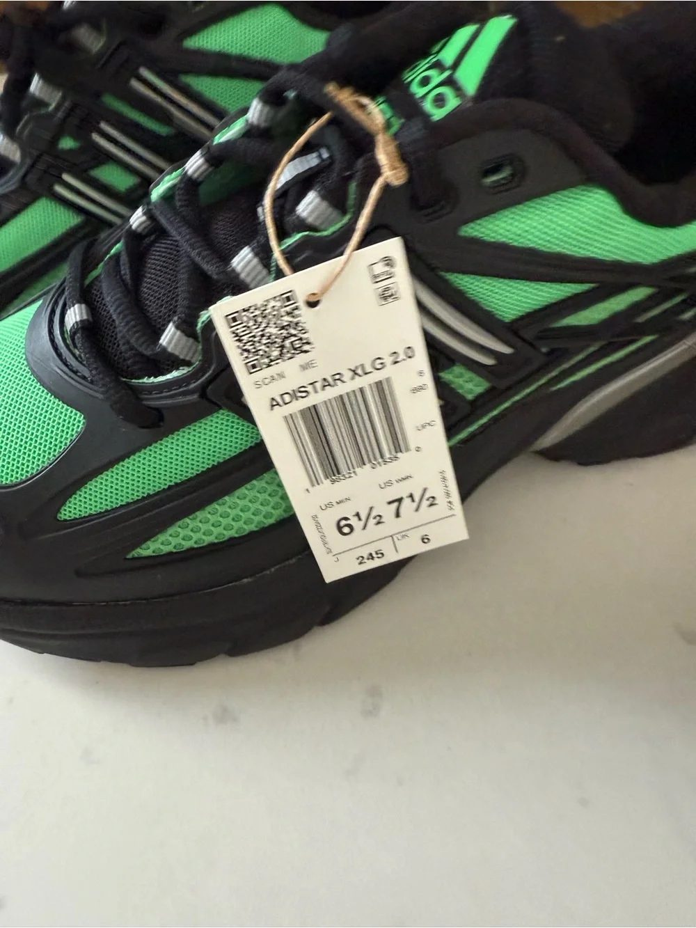 adidas 6.5 mens and 7.5 women's  Black and Green Mesh Athletic Sneakers